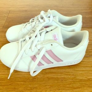 NWOT Adidas sneakers